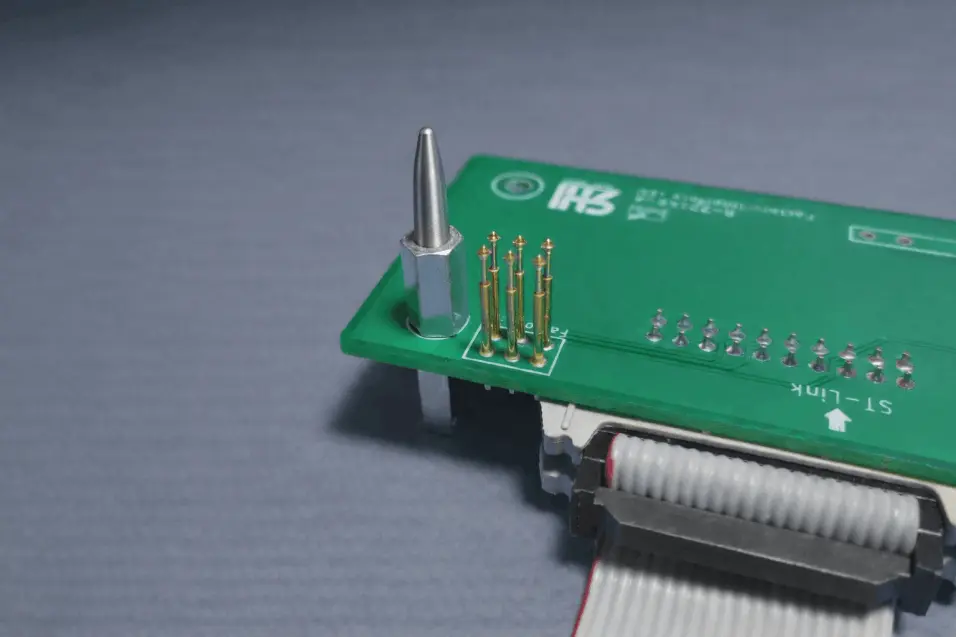 Nadelprüfadapter und Nadelbettadapter zur In-Circuit Kontaktierung